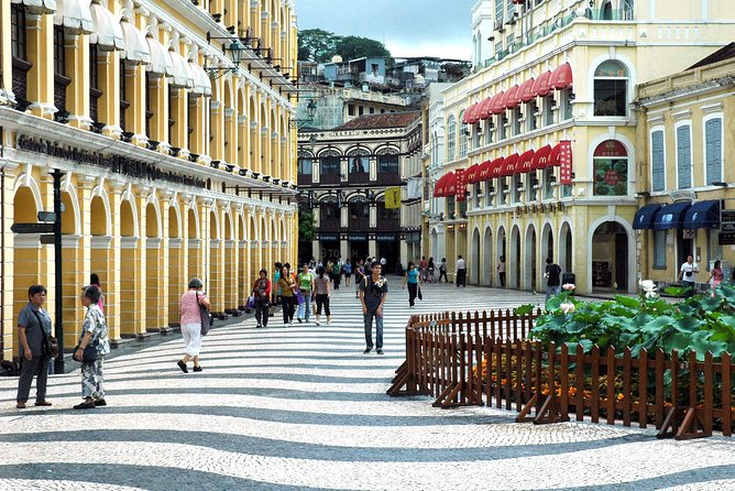 3-Night Hong Kong and Macau with Hotels and Ferry - Aberdeen, sampans, and the price of the optional ride