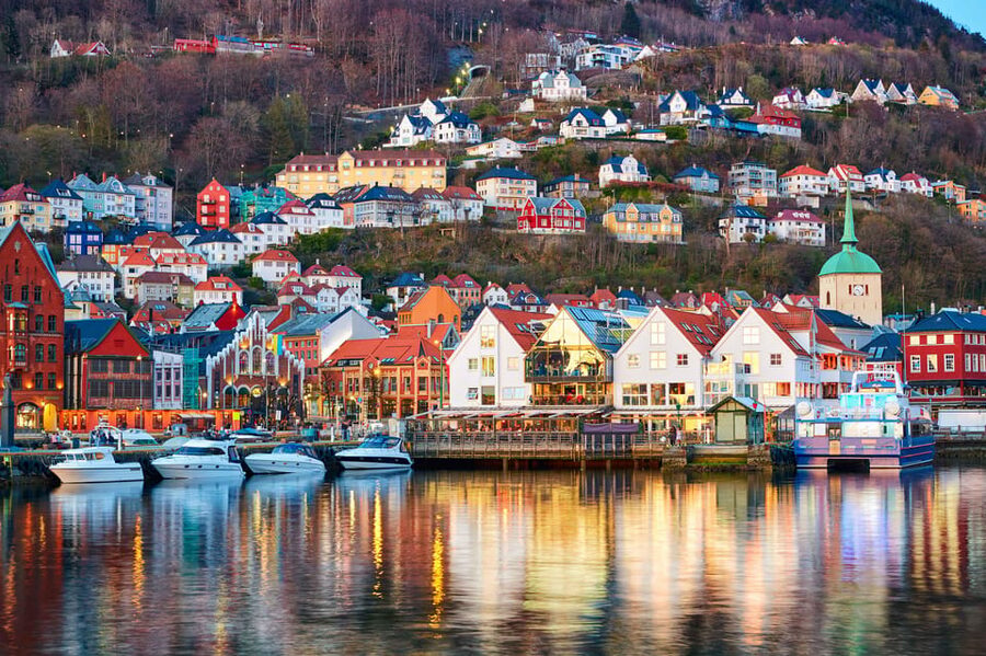 Bergen: Sightseeing Walking Tour with Ferry Ride - Why this tour works well as your Bergen introduction