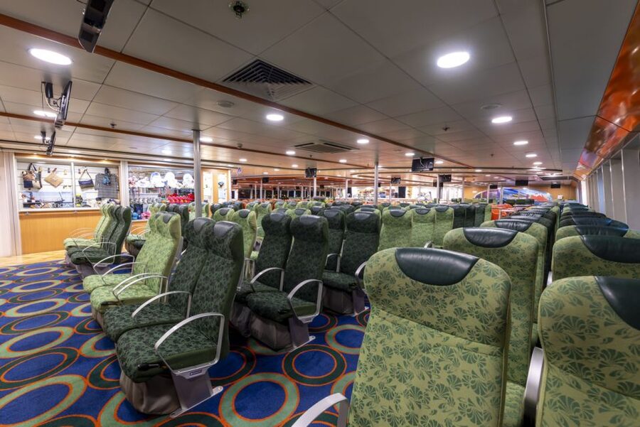 Canary Islands: Ferry Ticket Tenerife/La Gomera - The 50-minute crossing on the large catamaran