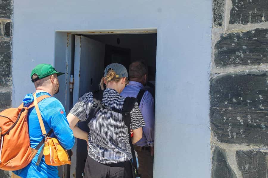 Cape Town: Robben Island ferry ticket plus Guided Tour - Booking and day-of-visit advice