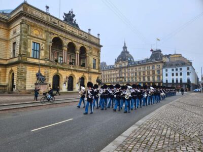 Copenhagen Combo: Walking Tour, Harbor Ferry & Royal Guards