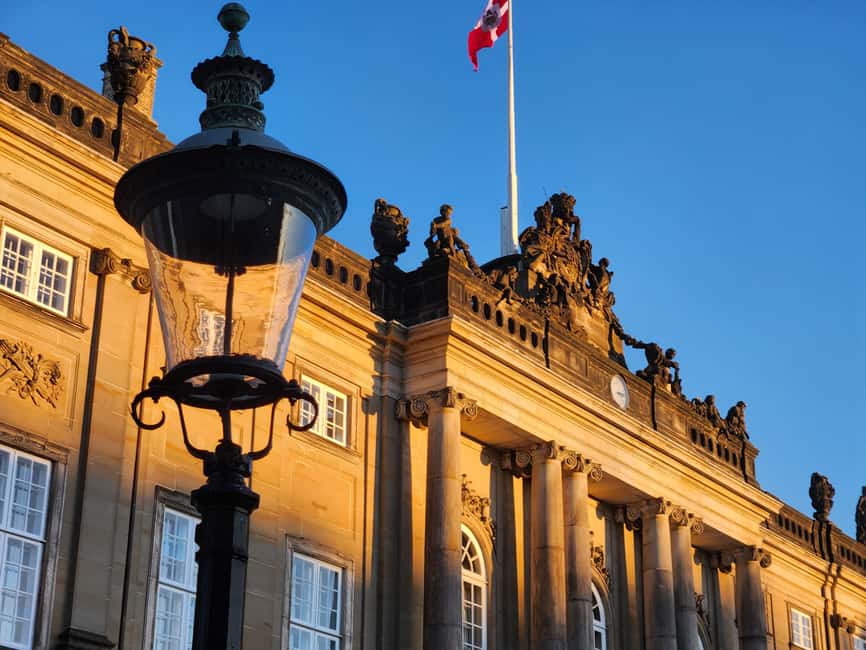Copenhagen Combo: Walking Tour, Harbor Ferry & Royal Guards - A 20-minute café break before Amalienborg