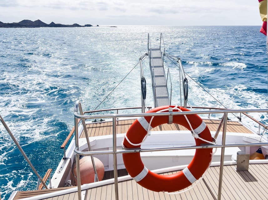 Corralejo: Return Ferry Ticket to Lobos Island Fuerteventura - The 20-minute crossing to Lobos Island