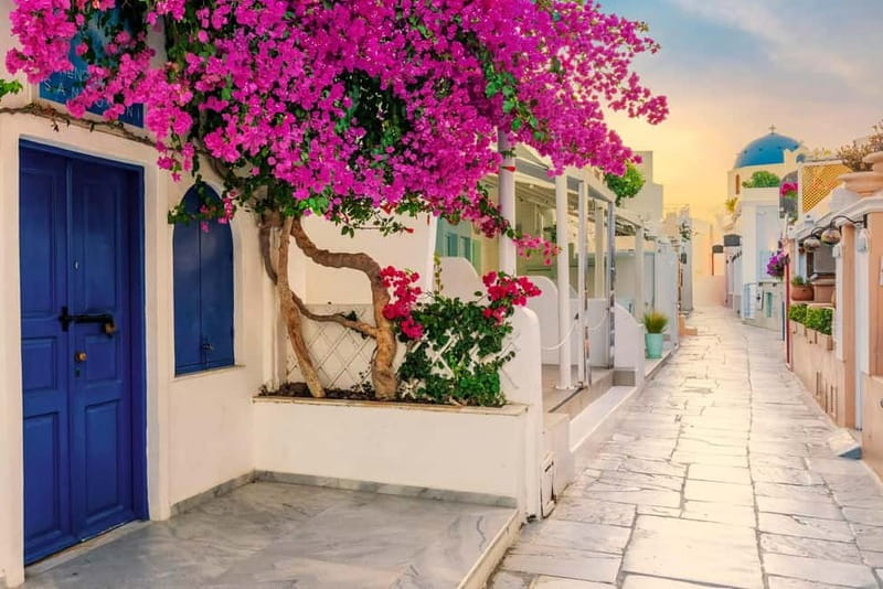 Crete: Santorini Day Trip with Fast Ferry Cruise - Oia: beautiful, famous, and easy to underestimate