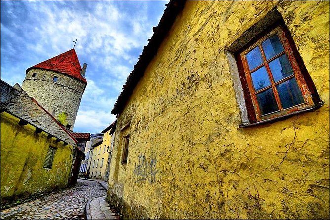 Day trip from Helsinki to Tallinn. Ferry included - Town Hall Square is the handoff point