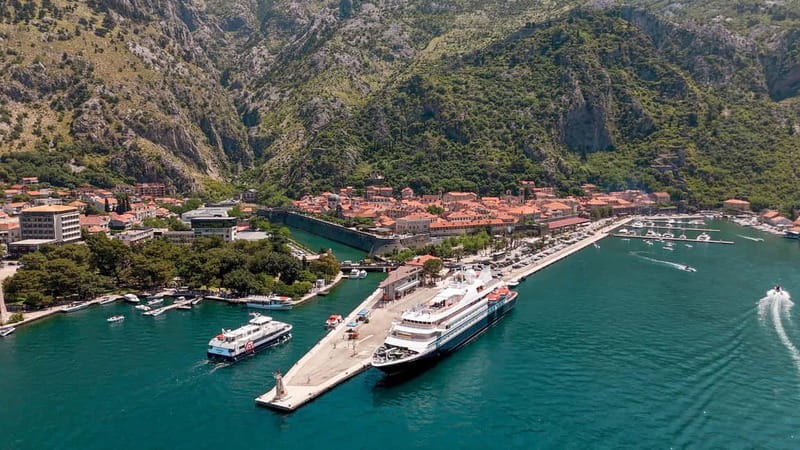 Dubrovnik to/from Kotor: Day Trip or One-Way by Fast Ferry - Boarding at Dubrovnik and crossing the border