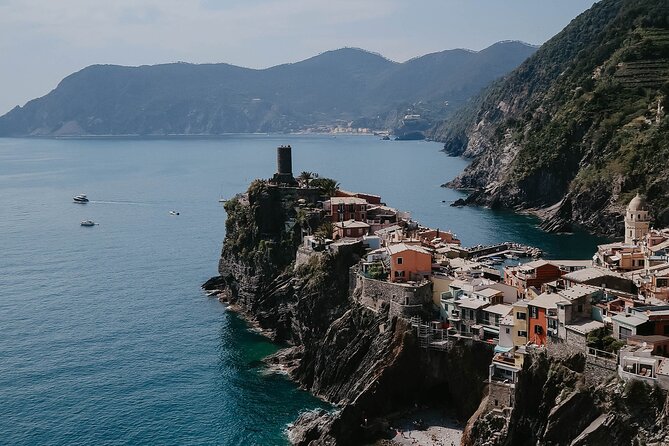 Ferry boat tour to the Cinque Terre with stop in Portovenere and Vernazza - Sailing along Cinque Terre is part of the attraction