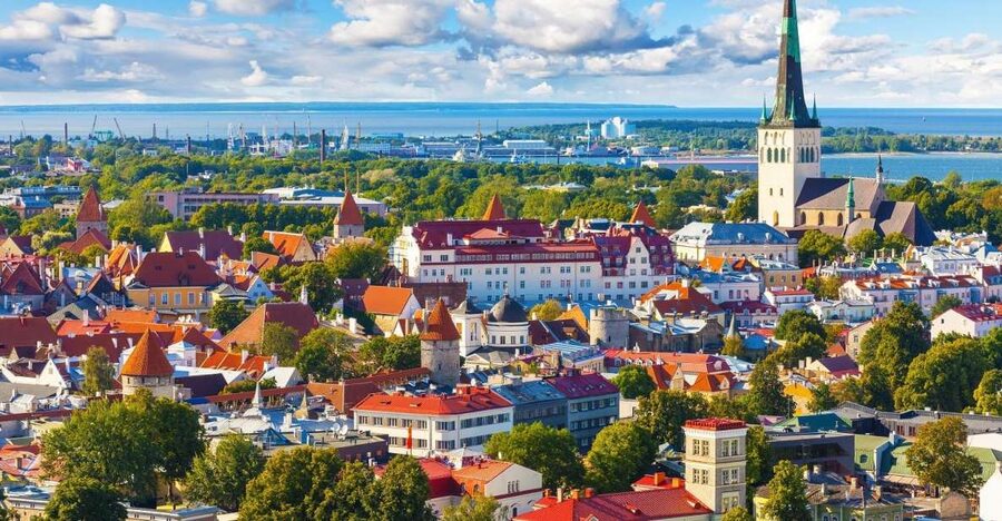 From Helsinki: Tallinn Guided Full-Day Tour by Ferry - A long day with a clear return plan