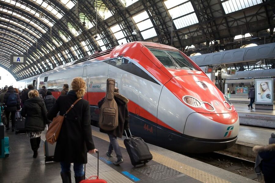 From Rome: Positano & Amalfi Coast Day Trip by Train & Ferry - Meeting the group at Caffè Trombetta