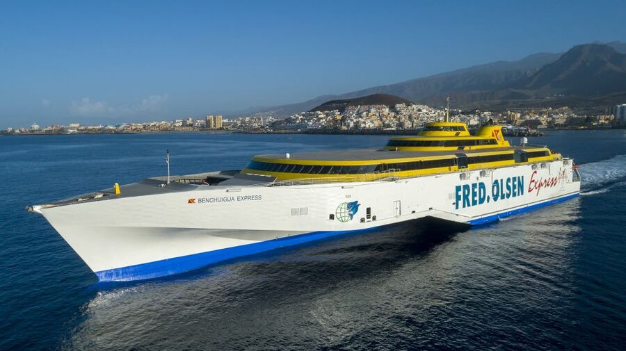 From Tenerife: Guided Tour to La Gomera with Ferry Ticket - The guides and the three-language format