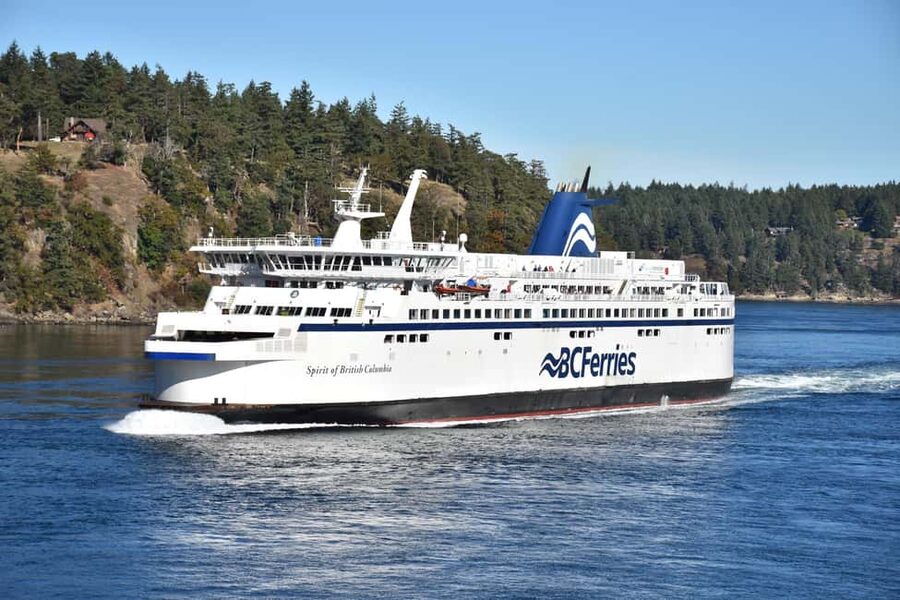From Vancouver: Full-Day Victoria Tour with Ferry Ticket - One hour among the flowers at Butchart Gardens