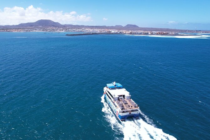 Fuerteventura: Ferry ticket to Lanzarote with free wifi - Starting at Puerto de Corralejo
