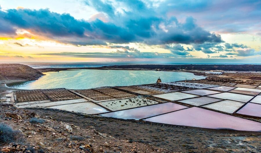 Fuerteventura: Round-Trip or 1-Way Ferry Ticket to Lanzarote - A quick island hop from Corralejo