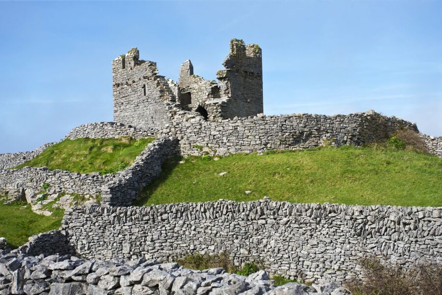 Galway: Day Trip Ferry to Inis Oírr (Aran Islands) - First steps on Inis Oírr