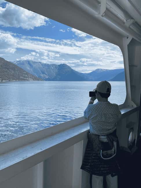 Guided tour: Hardangerfjord, Waterfalls and Ferry crossing - Herand, Jondal, and the second crossing