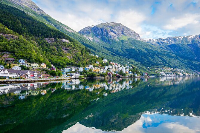 Guided tour to Hardanger Fjord, Waterfalls and Ferry Crossing - What the day is really like from Bergen
