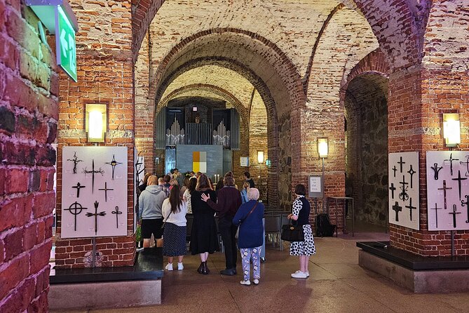 Helsinki & Suomenlinna: City Highlights Tour with Ferry Ride - Market Square and the ferry across the harbor