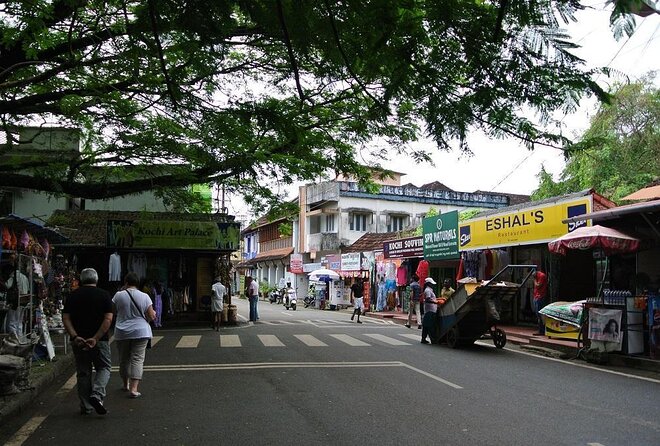 Highlights of Cochin Group Tour by Local Ferry ,Tuc-Tuc ,Local Bus and Foot . - Key points at a glance