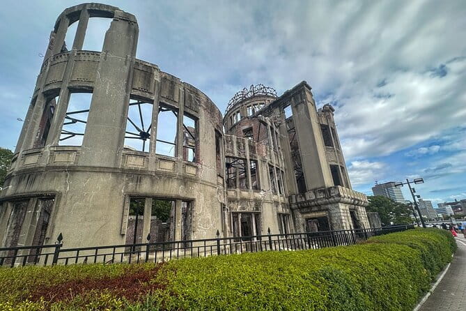 Hiroshima and Miyajima Day Trip with Itsukushima Shrine & Ferry - Meeting at Hiroshima Station without guesswork
