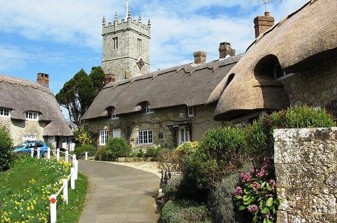 Isle of Wight - Day Tour from Portsmouth including Ferry Crossing - Godshill, thatched cottages, and a 90-minute lunch stop