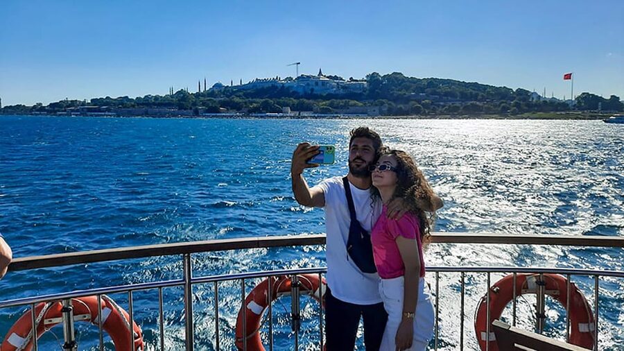 Istanbul: Asian Side Walking Tour with Ferry Ride - Guides who turn a short walk into useful advice