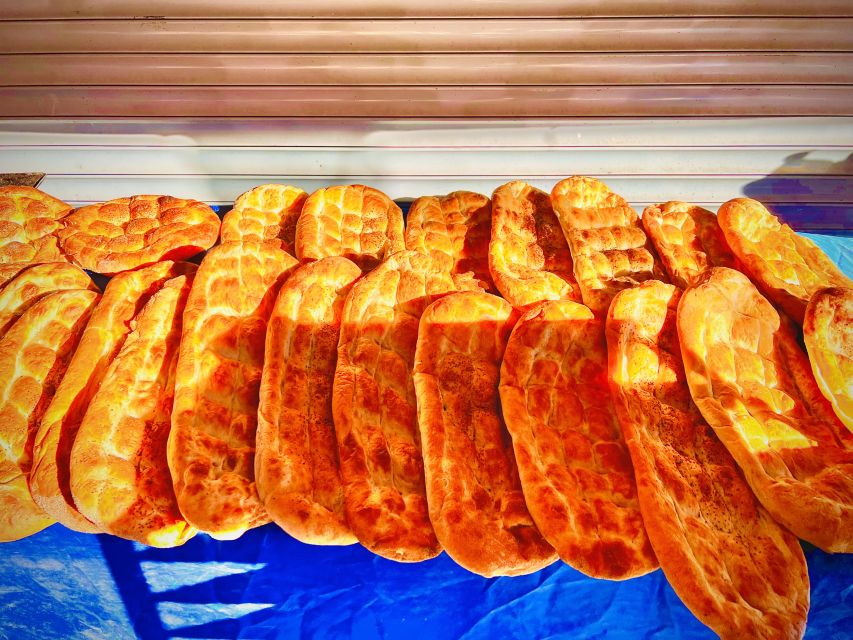 Istanbul: Guided Food Tour with Ferry Ride and Tastings - Fish sandwiches, mussels, and the Kadikoy market