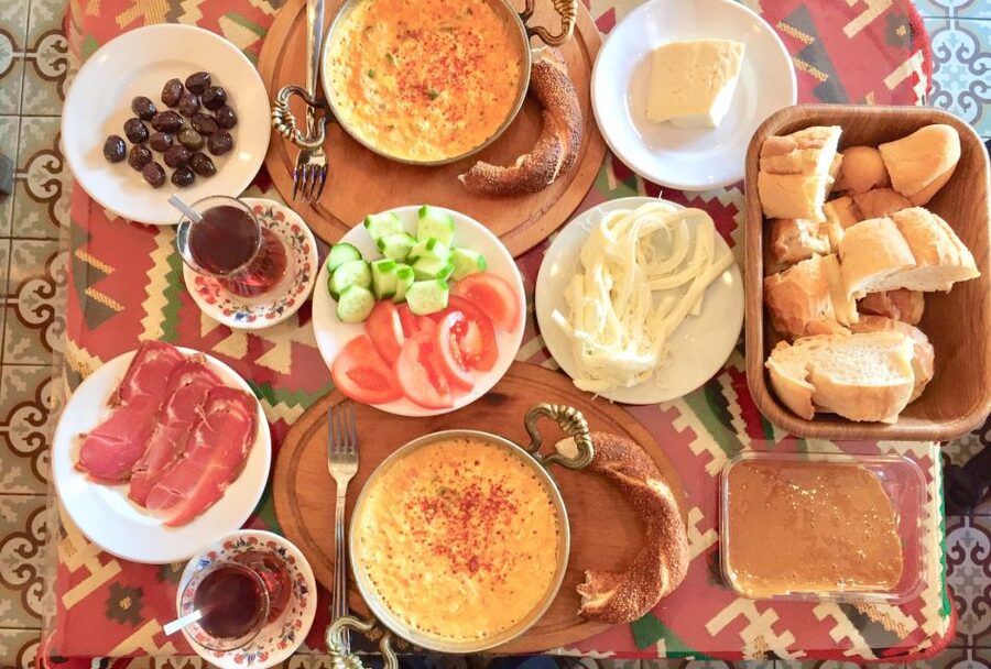 Istanbul: Taste of Turkey with Europe & Asia by Ferry - Thirty minutes around the Spice Bazaar