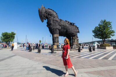 Troy Guided Bus Tour with Ferry Tickets & Lunch