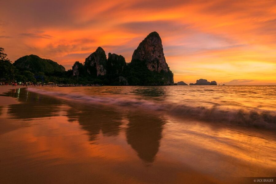 Krabi: Railay Beach Bioluminescent Plankton Ferry Cruise - The boat ride to Railay