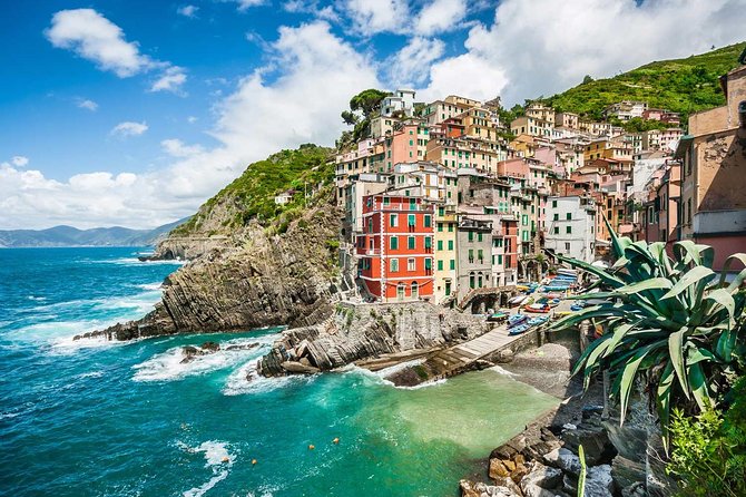 La Spezia Port: Cinque Terre and Pisa full day tour by Minivan and Ferry-Boat - Pisa and Miracle Square: A Quick Look at the Leaning Tower