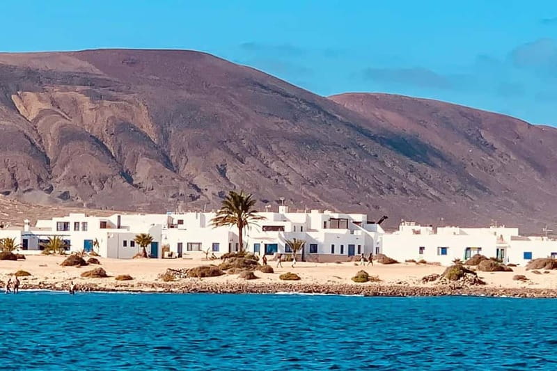 Lanzarote: Ferry to La Graciosa with Wi-Fi (free parking) - Why La Graciosa Makes a Good Day Trip