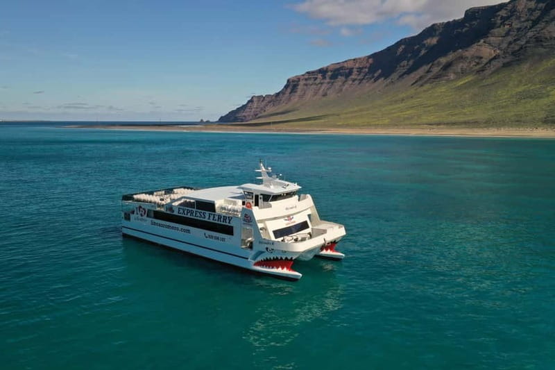 Lanzarote: Ferry to La Graciosa with Wi-Fi (free parking) - A Comfortable 30-Minute Crossing