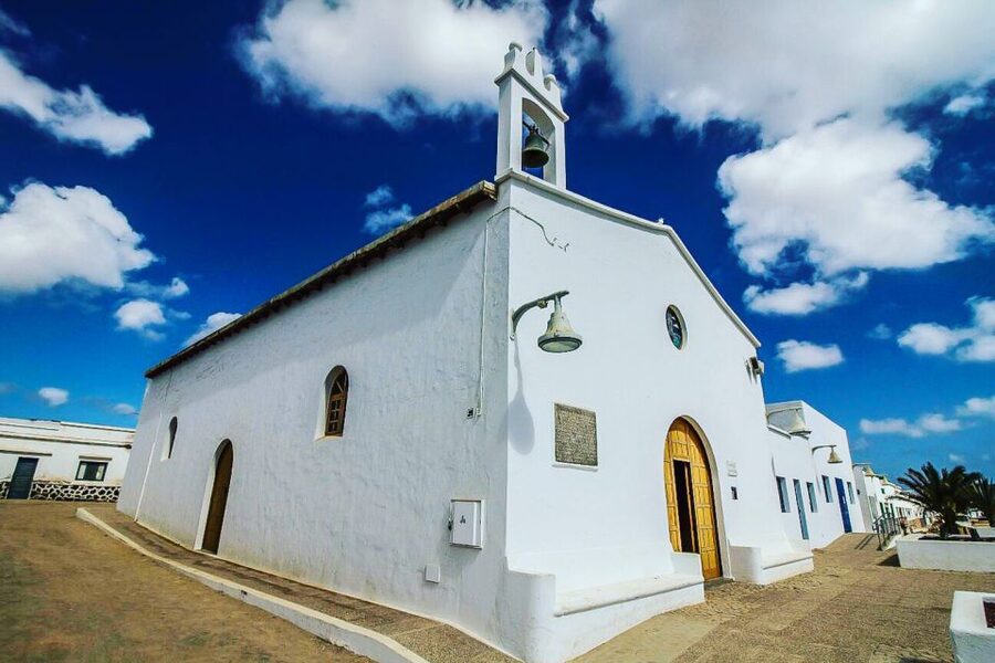 Lanzarote: Ferry to La Graciosa with Wi-Fi (free parking) - Booking, Cancellations, and Weather