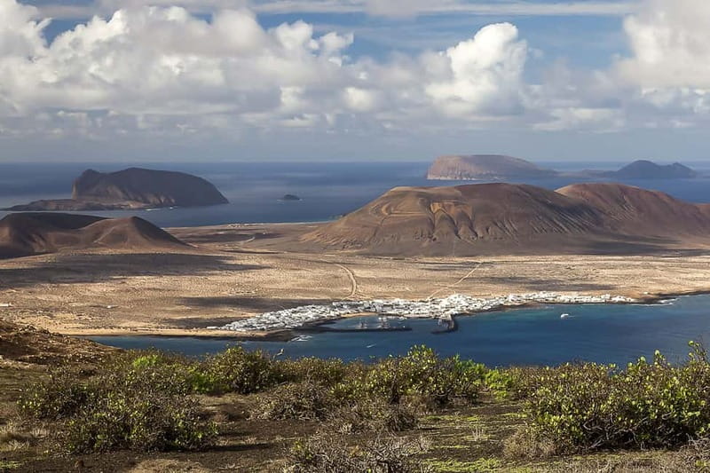 Lanzarote: Ferry to La Graciosa with Wi-Fi (free parking) - Choosing Your Departure Time