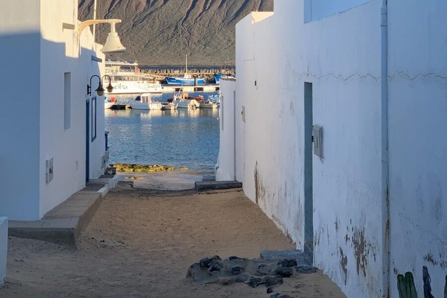Lanzarote: Return Ferry to La Graciosa with Bus Pickup - Your First Hours on La Graciosa