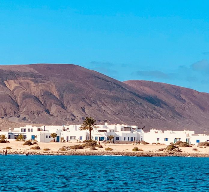 Lanzarote: Return Ferry to La Graciosa with Bus Pickup - Reaching Órzola and Boarding the Ferry