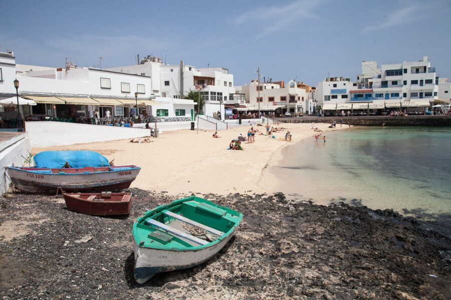 Lanzarote: Return or 1-Way Ferry to Fuerteventura with Wifi - Fuerteventura’s dunes and long beaches
