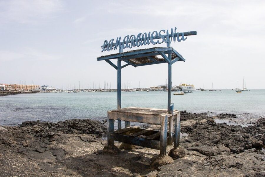 Lanzarote: Return or 1-Way Ferry to Fuerteventura with Wifi - A self-guided day instead of a fixed tour
