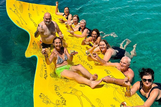 Luxe Seafood Package with Round Trip Ferry from Fremantle - Who should book this seafood cruise?