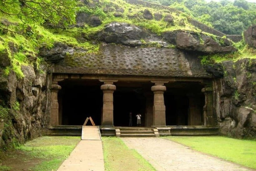 Mumbai: Elephanta Caves Tour with Ferry - The ferry ride toward Elephanta Island