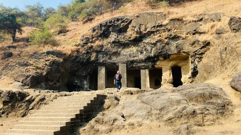 Mumbai: Half Day Elephanta Caves Guided Tour with Ferry Ride - Crossing Mumbai Bay by ferry