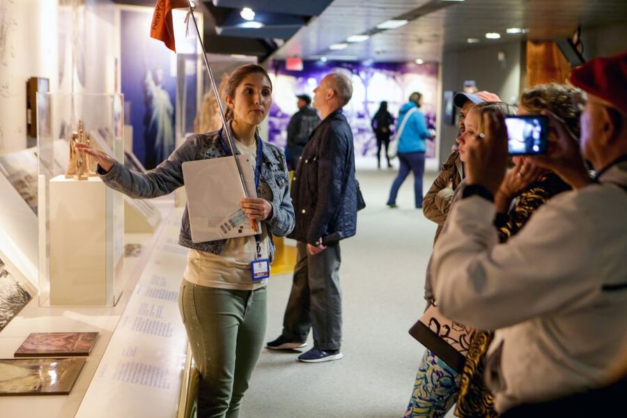 NYC: Statue of Liberty and Ellis Island Tour with Ferry - Two hours or four hours?