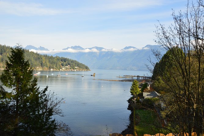 Photography, Hiking & Ferry to Bowen Island - The walk toward Killarney Lake