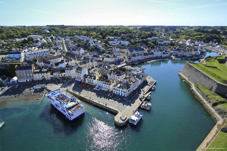 Quiberon: Ferry tickets from/to Belle-Île-en-Mer, Le Palais - Walking and biking across Belle-Île