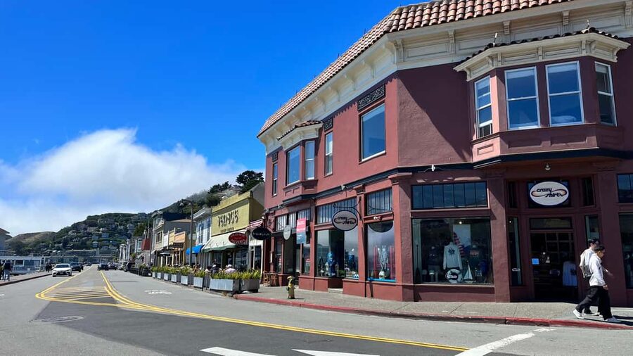 San Francisco: Muir Woods & Sausalito Tour with Ferry Option - What the ferry option changes