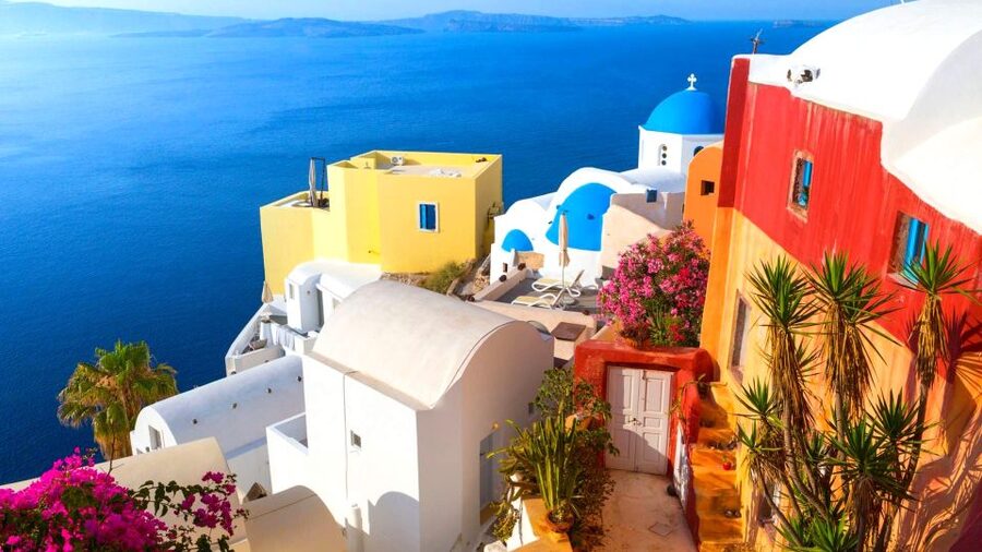 Santorini Guided Day Trip From Crete with Ferry Tickets - Who gets the best value from the $199 price?
