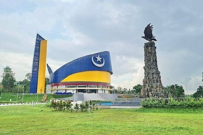 SMALL GROUP: Batam day tour with Ferry, 1-hour Massage, and Lunch from Singapore - Key things to know before you go