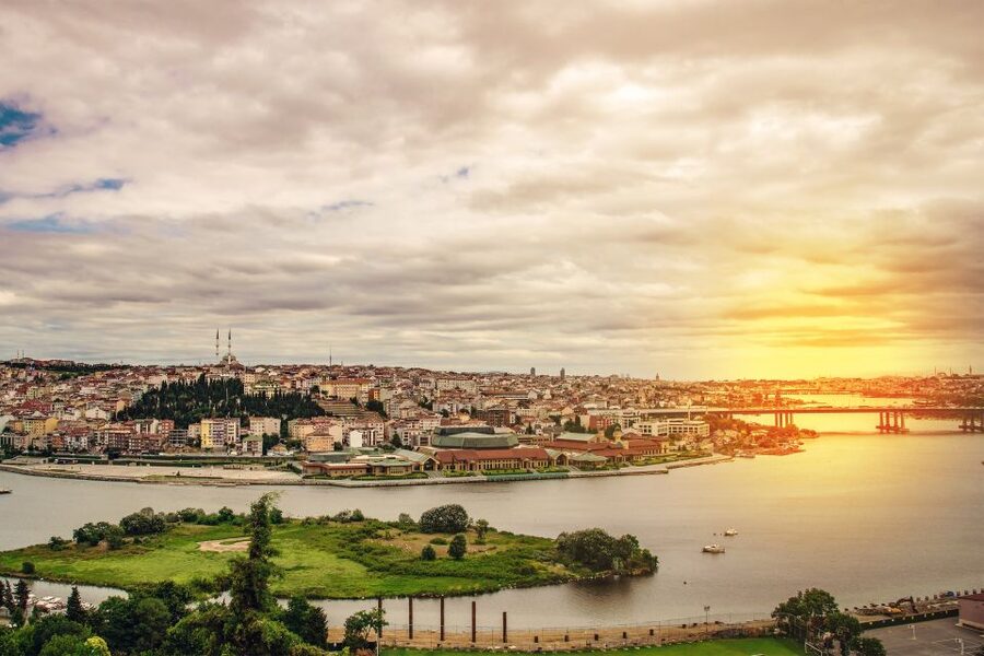 Soap Opera tour: Golden Horn via Public Ferry – Half Day - Why the Golden Horn setting works so well