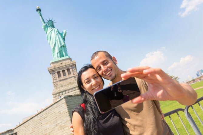 Statue of Liberty, Ellis Island Pre-Ferry tour - Battery Park and Castle Clinton