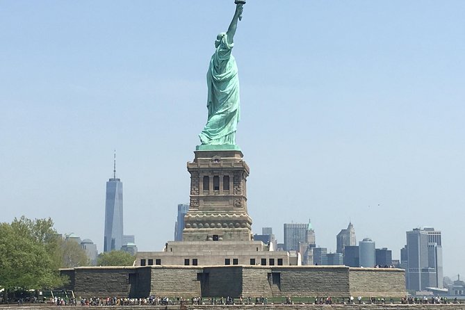 Statue of Liberty & Pre-Ferry Express Tour - Ellis Island and the Great Hall